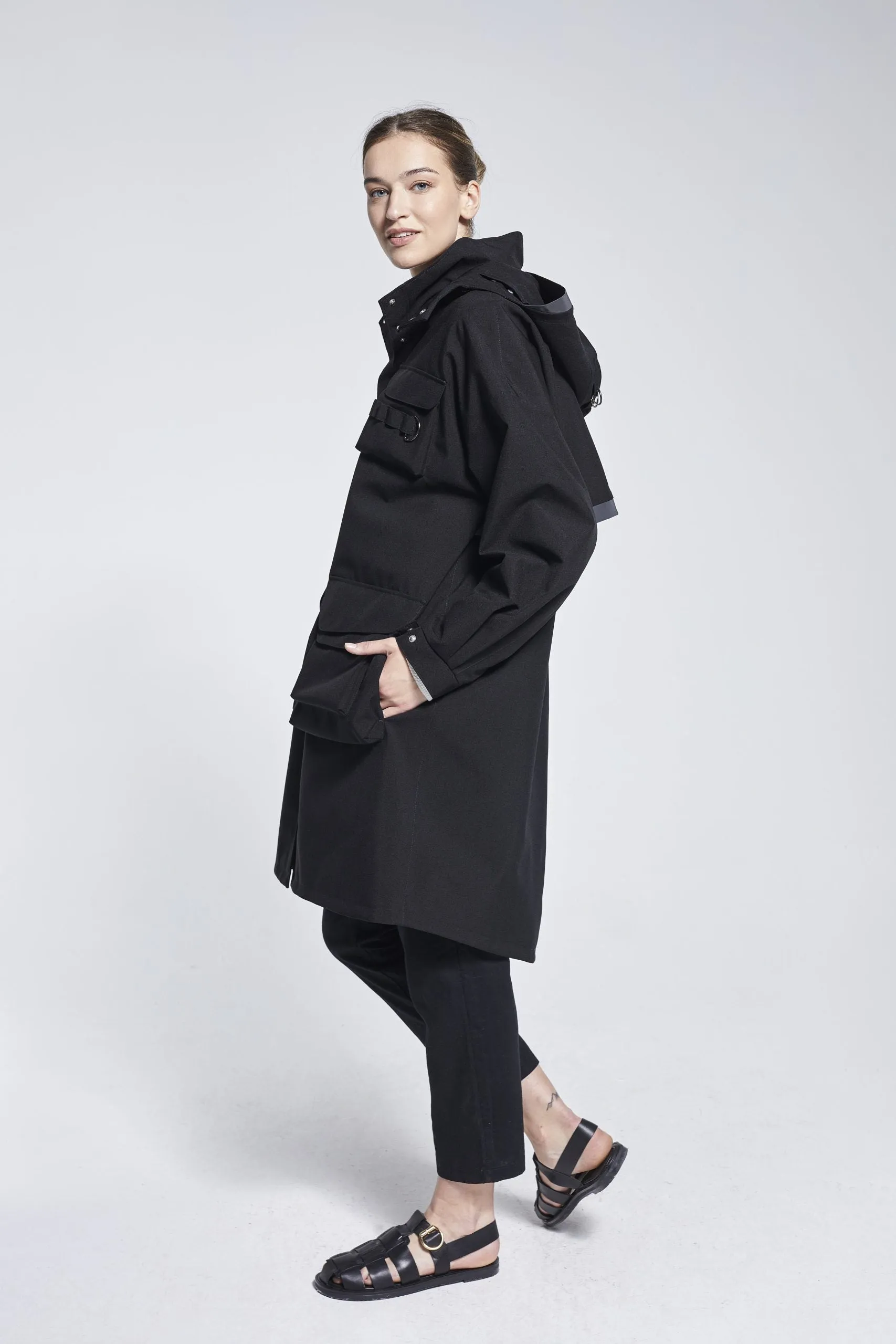 BLACK MARILA RAINCOAT - recycled materials