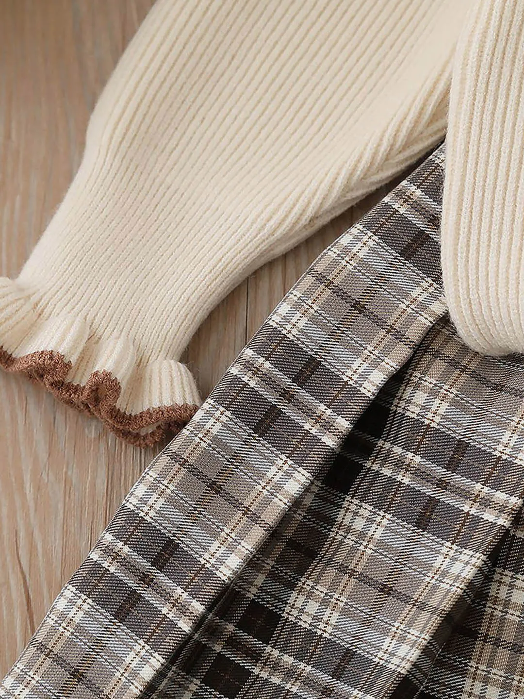 Little Surprise Box 2pcs Cream checks cardigan/Skirt Winterwear set for Girls with Teddy Clips