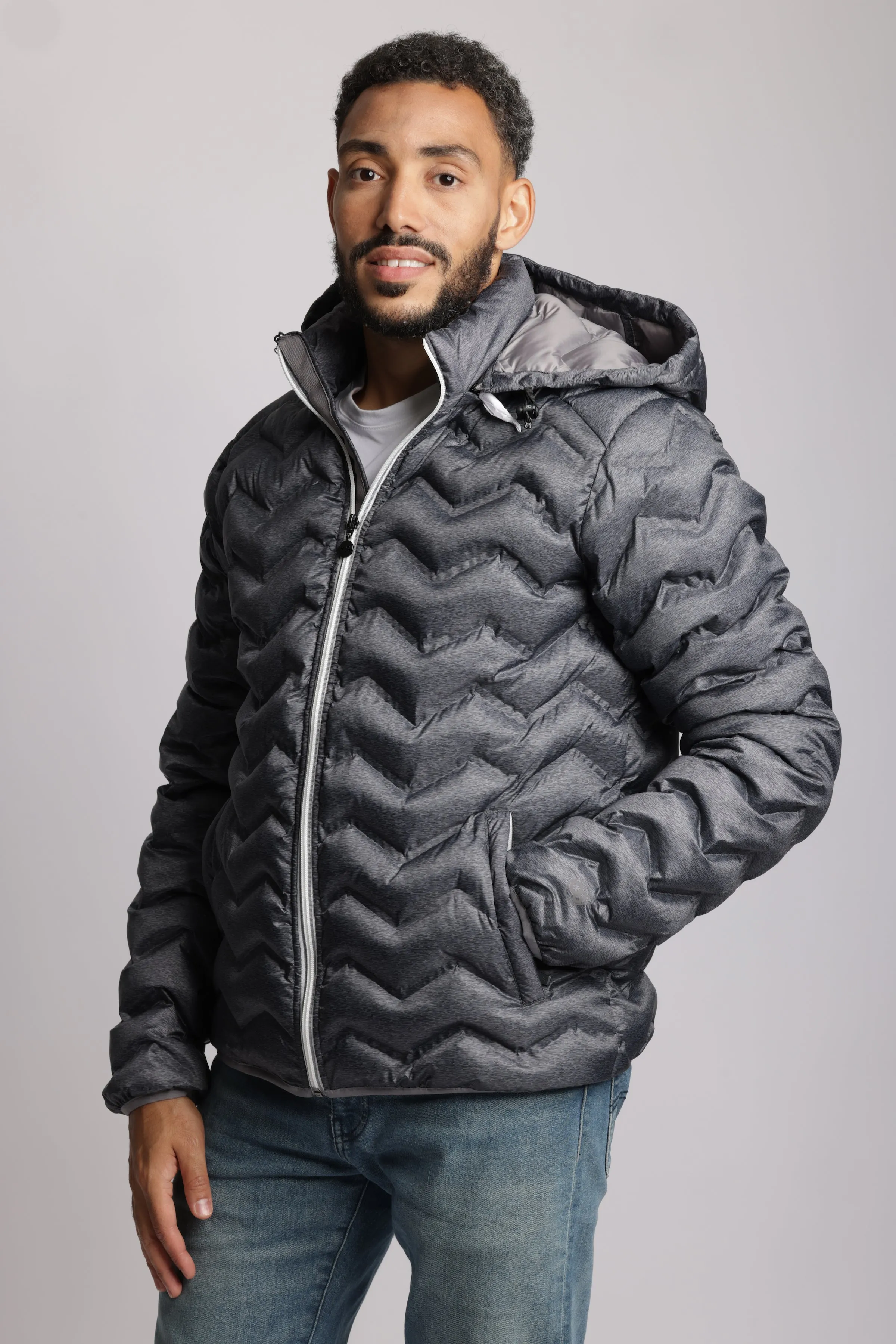 Men's packable puffer jacket in dark heather grey