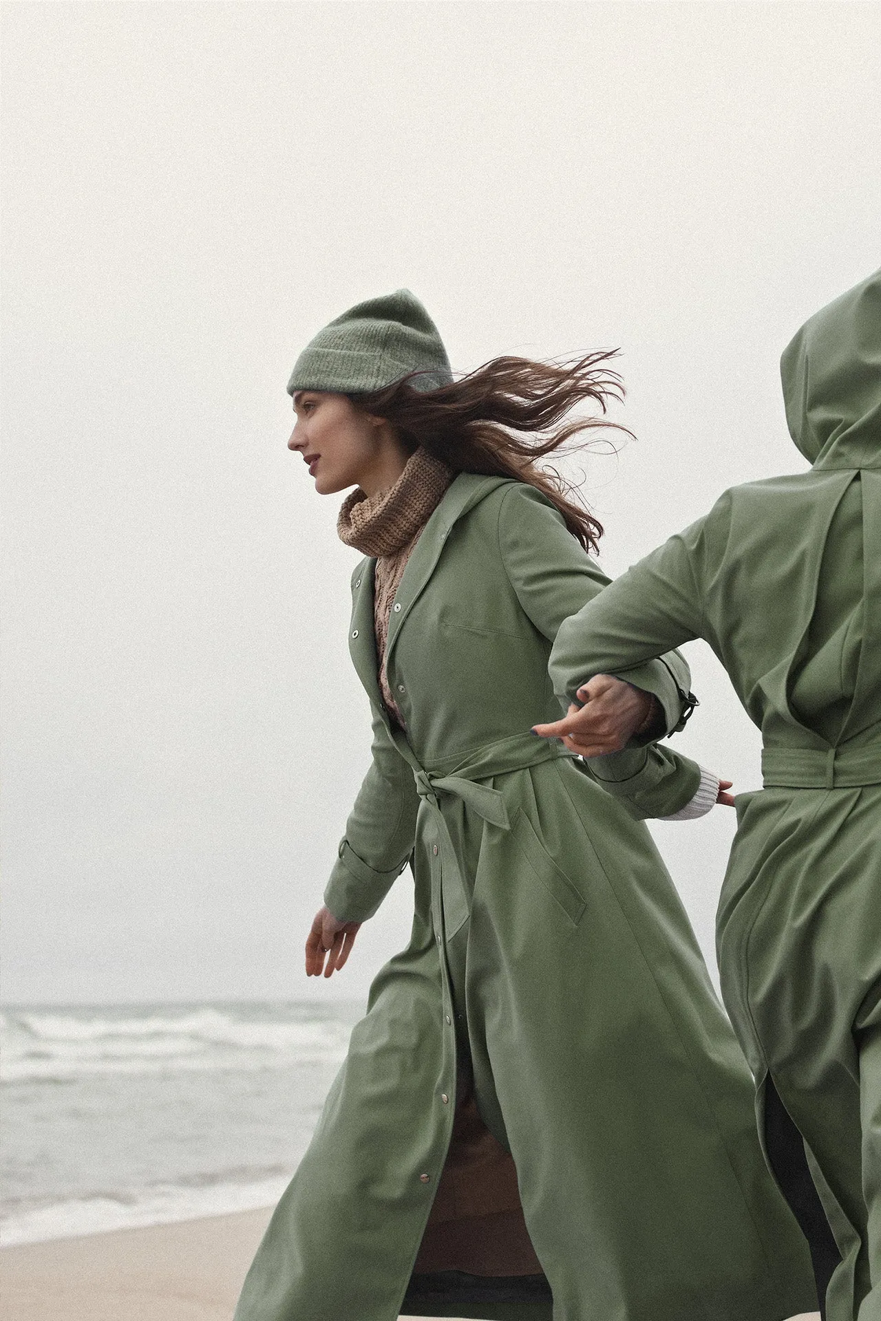 OLIVE ICONIC RAINCOAT - recycled materials