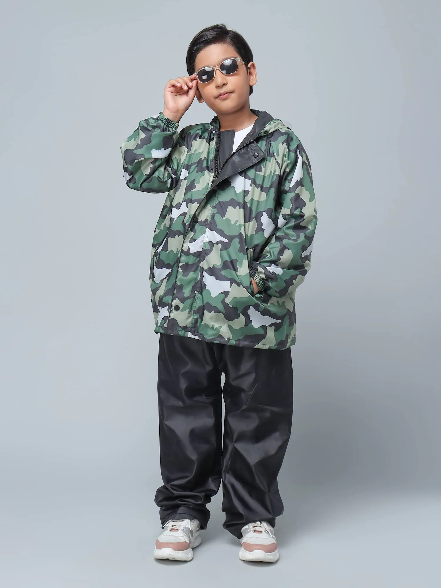 THE CLOWNFISH Comrad Series Kid's Waterproof Nylon Double Coating Reversible Raincoat with Hood and Reflector Logo at Back. Set of Top and Bottom. Printed Plastic Pouch Age-5-7 years (Green Camo)