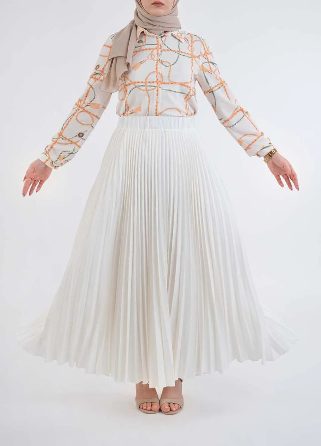 white pleated skirt